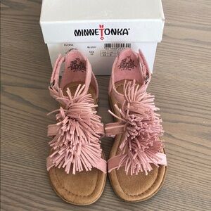 NWT Minnetonka Kids Fringe Sandals